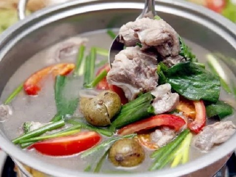 diu mat canh chua suon sau dam da ngon dung dieu trong tiet troi se lanh Dịu mát canh chua sườn sấu đậm đà, ngon đúng điệu trong tiết trời se lạnh