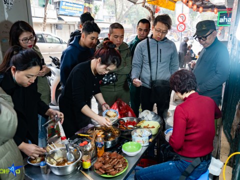 quan xoi pate ran via he 21 nam hut khach o pho co ha noi Quán xôi pate rán vỉa hè 21 năm hút khách ở phố cổ Hà Nội