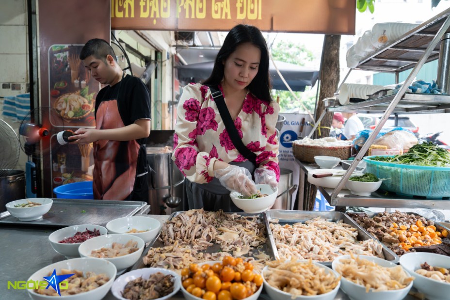 Quán phở gà 23 năm, ngày bán 600 bát nức tiếng khu Cầu Giấy