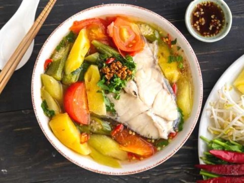 tuyet chieu nau canh chua ca loc ngon thanh vi khong tanh cho ngay nang nong Tuyệt chiêu nấu canh chua cá lóc ngon, thanh vị, không tanh cho ngày nắng nóng