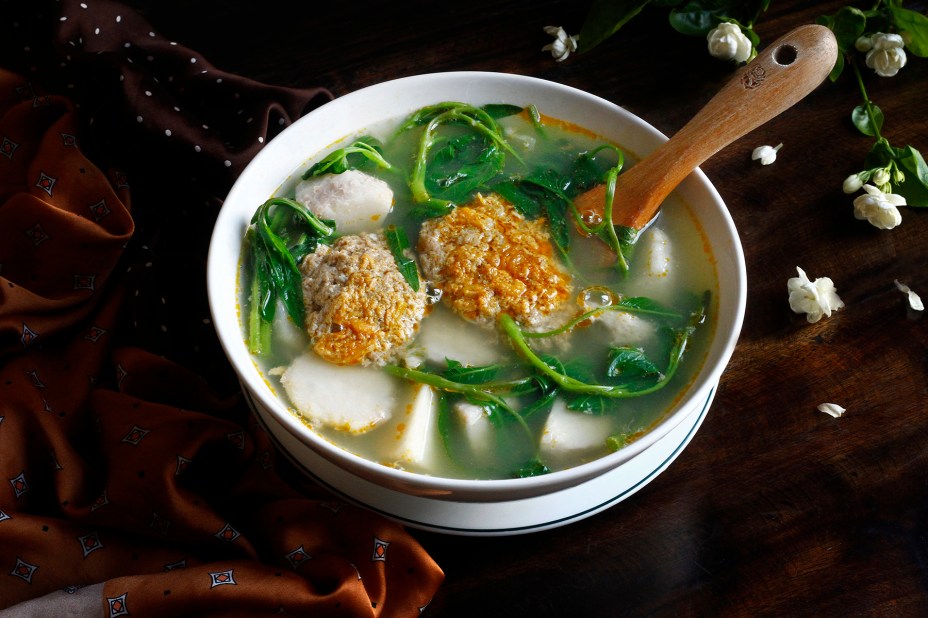 Canh rạm khoai sọ rau muống