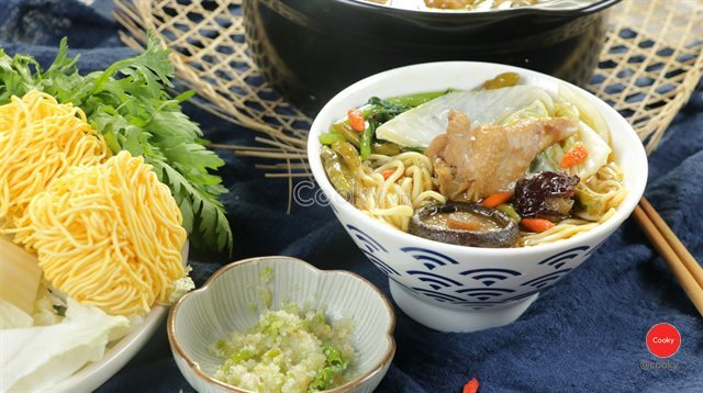 Lẩu gà ớt hiểm