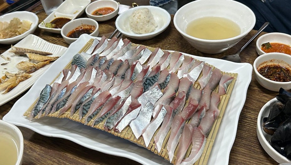 Cá thu rim, sốt mãi cũng chán, hãy thử ngay món sashimi béo ngậy