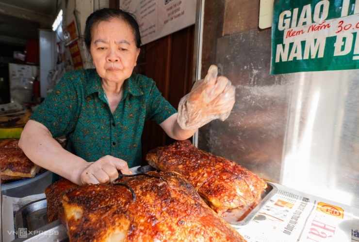 Hàng thịt quay hơn 70 năm ở phố cổ Hà Nội