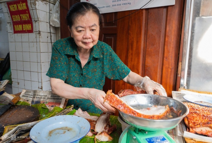 Hàng thịt quay hơn 70 năm ở phố cổ Hà Nội