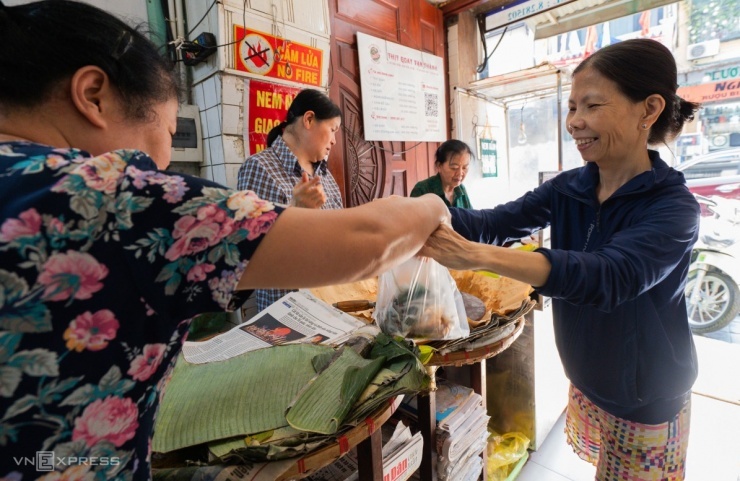 Hàng thịt quay hơn 70 năm ở phố cổ Hà Nội